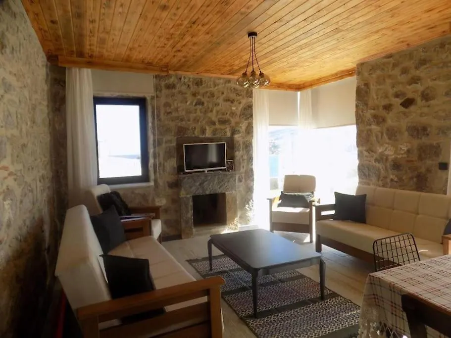 Denize Sifir Restore Edilmis Ahsap Tavan Tas Villa Bodrum