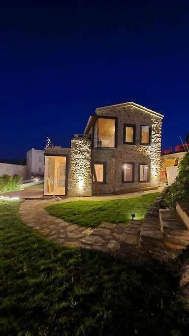 Denize Sifir Restore Edilmis Ahsap Tavan Tas Villa Bodrum