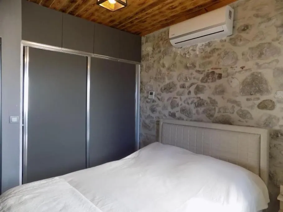 Denize Sifir Restore Edilmis Ahsap Tavan Tas Villa Bodrum